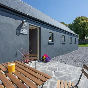 Coach House On The Shores Of Lough Corrib Ferienhaus